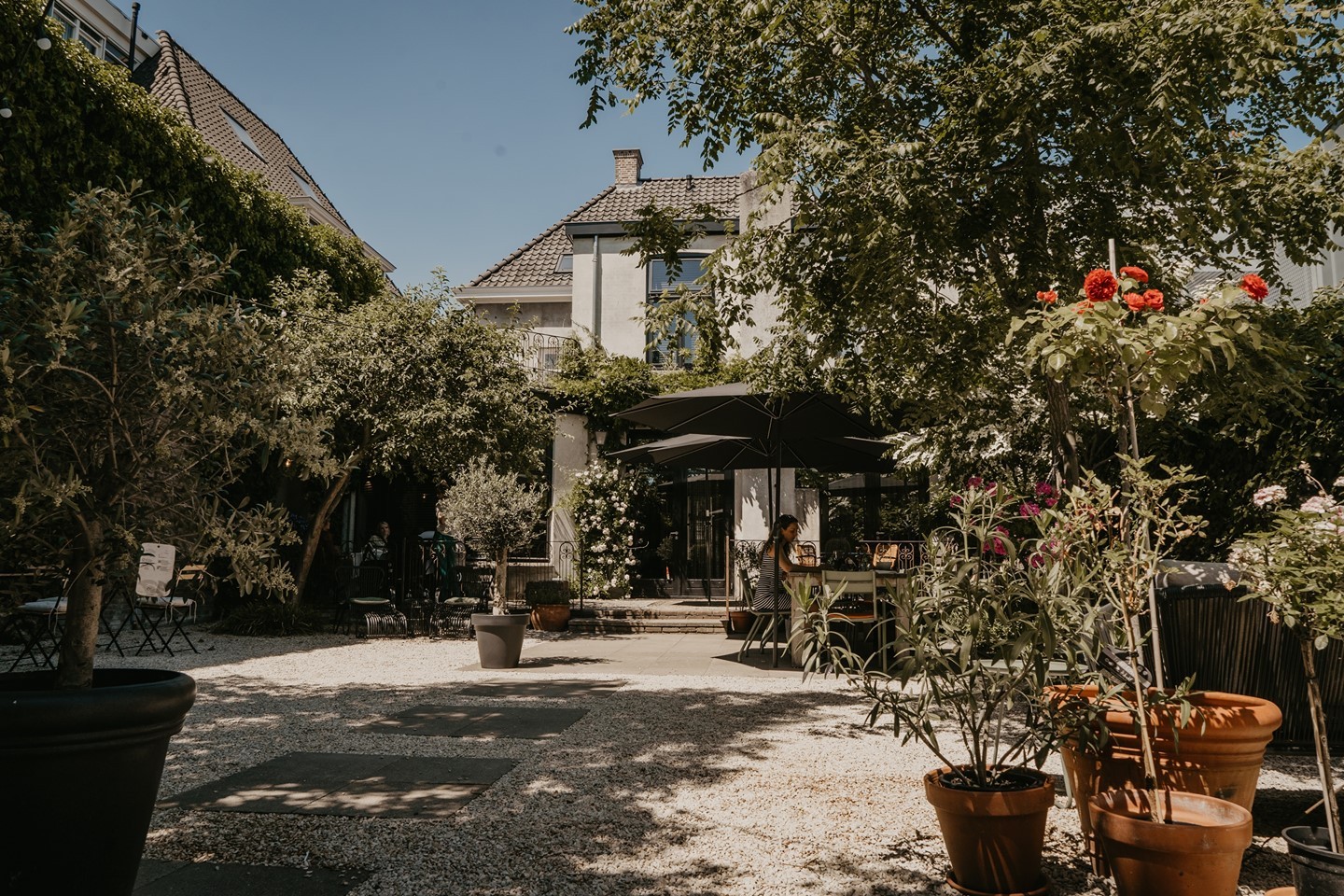 Welkom terug, zon! Genieten in The Yard ☀️🧡⁠ ⁠ #vakantiegevoel...